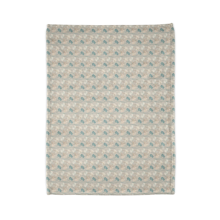 Minky Feel -Trellised Wavy Open Flower Polyester Blanket  display