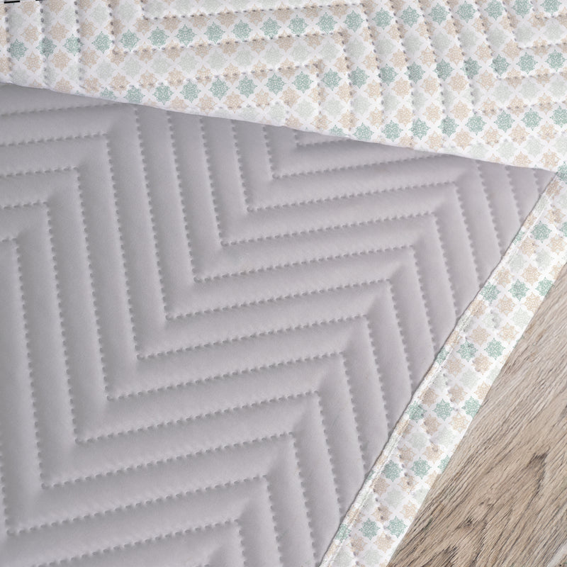 Quilted Throw Blanket – Elegant Lace-Inspired Damask Pattern -Timeless & Intricateopen