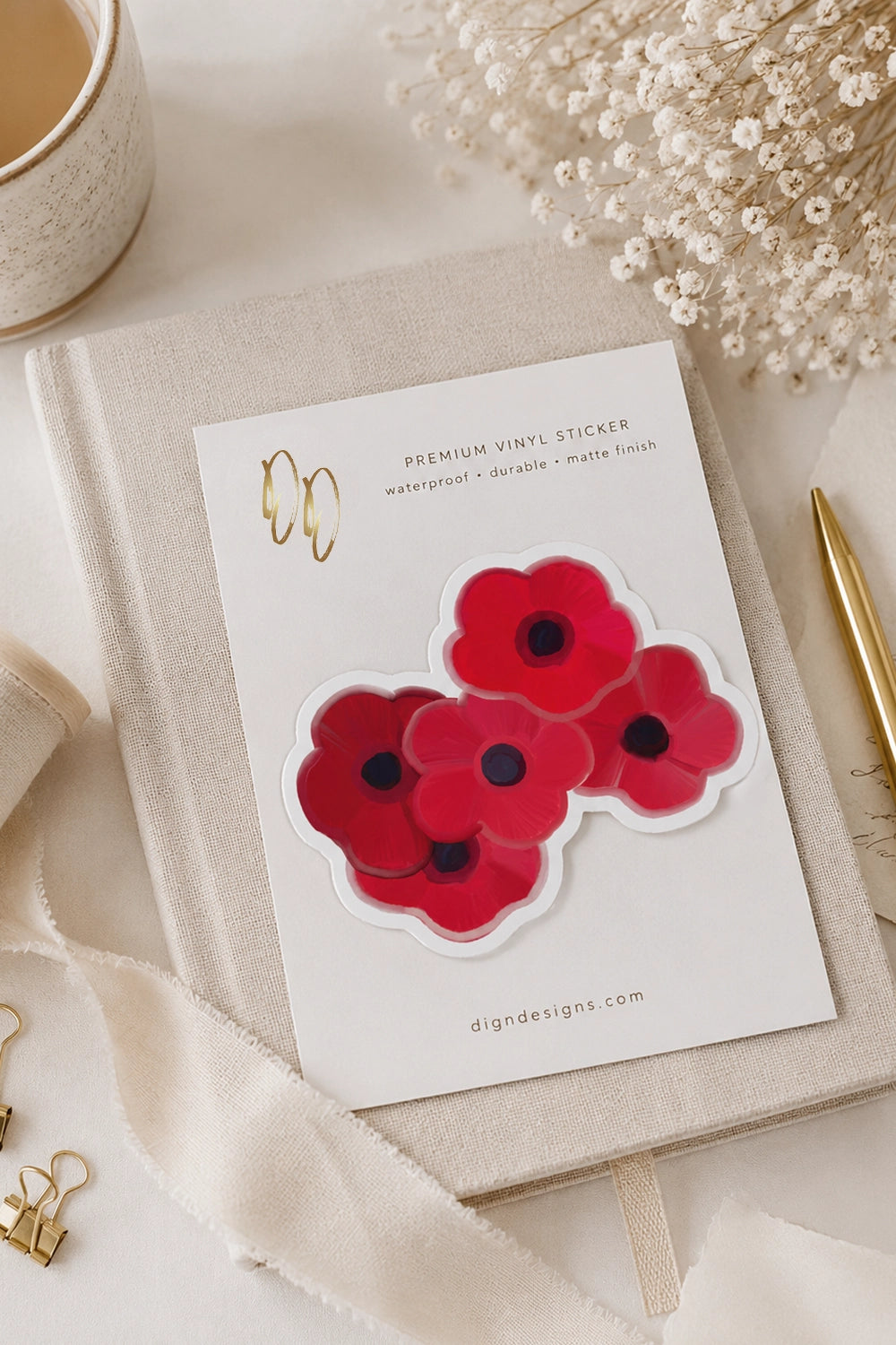 picture of 5 poppy flowers that look like the brooch Queen Elizabeth wore to honor the military, found on notepad